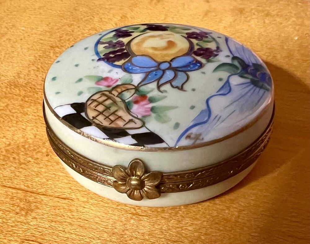 Vintage Limoges France Hand Painted Porcelain Trinket Box